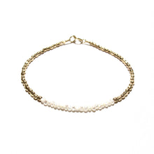 Load image into Gallery viewer, pearl line and golds beads bracelet