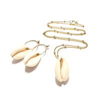 Load image into Gallery viewer, cowrie shell small hoop earrings