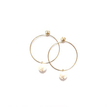Load image into Gallery viewer, pearl medium hoops
