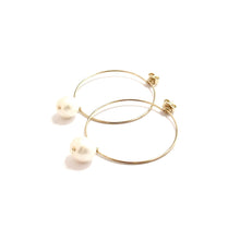 Load image into Gallery viewer, pearl medium hoops
